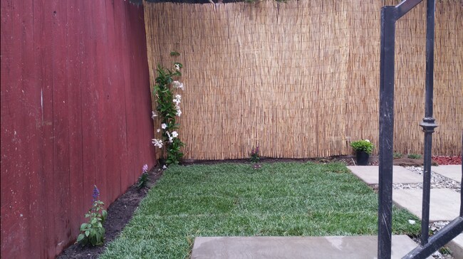 701 1/2 W 46th St in Los Angeles, CA - Building Photo - Building Photo