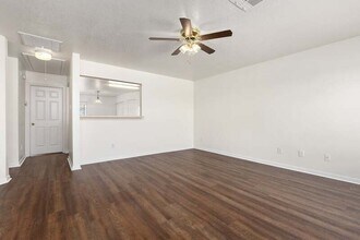 5082 Akumal Calle in Dickinson, TX - Building Photo - Building Photo