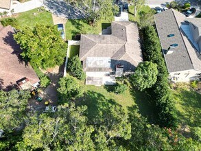 423 Whispering Oaks Ct in Sarasota, FL - Building Photo - Building Photo