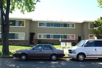 Woodmont Apartments in San Jose, CA - Foto de edificio - Building Photo