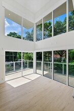 1528 Brickell Ave in Miami, FL - Building Photo - Building Photo