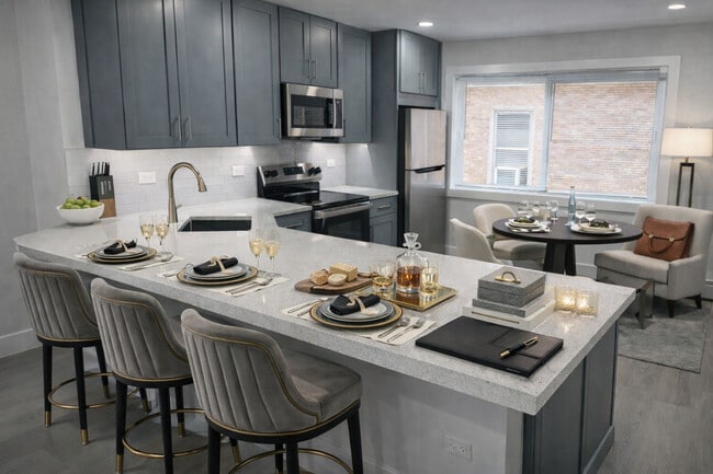 6747 N Olmsted Ave in Chicago, IL - Building Photo - Building Photo