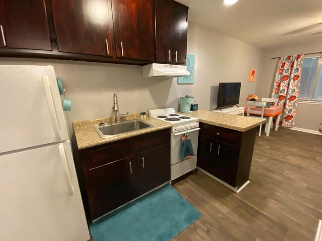 Suites on 6th in Tallahassee, FL - Foto de edificio - Building Photo