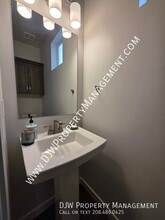 2351 E Danzee Dr in Boise, ID - Building Photo - Building Photo