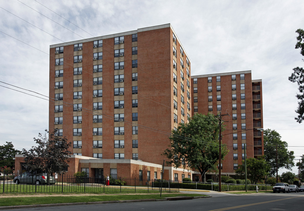 Gilpin Court in Richmond, VA - Building Photo