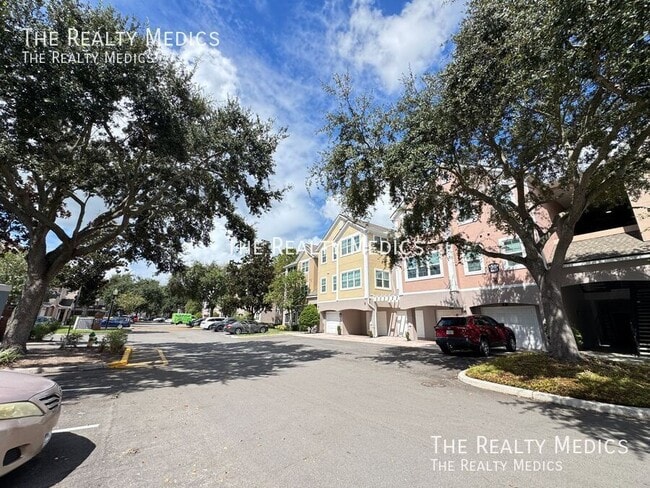 6627 Queens Borough Ave in Orlando, FL - Building Photo - Building Photo
