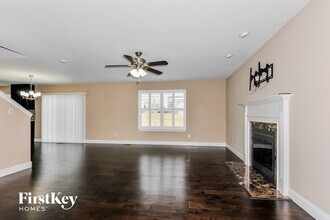 678 Lost Canyon Blvd in Wentzville, MO - Building Photo - Building Photo