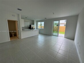 738 SE 13th Ct in Homestead, FL - Building Photo - Building Photo