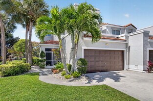 10530 Lake Vista Cir in Boca Raton, FL - Building Photo