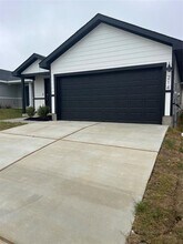 214 Alkali Dr in Buda, TX - Building Photo - Building Photo