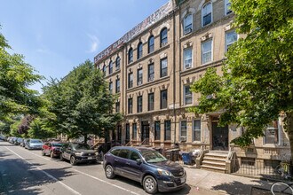 157 Starr St in Brooklyn, NY - Building Photo - Building Photo