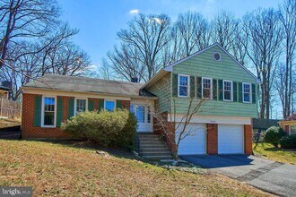8588 Coral Gables Ln in Vienna, VA - Building Photo - Building Photo