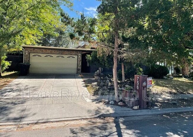 property at 756 E Pontiac Dr