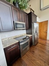 715 N Graham St, Unit 209 in Charlotte, NC - Foto de edificio - Building Photo