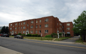 Lemar Apartments in Arlington, VA - Building Photo - Building Photo