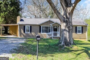 302 Wren Cir in Austell, GA - Building Photo
