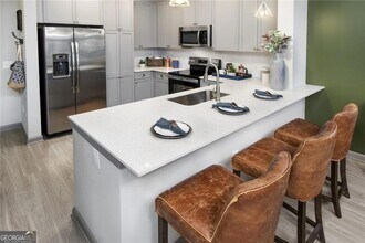 6919 Peachtree Rd, Unit 306 in Sandy Springs, GA - Building Photo - Building Photo