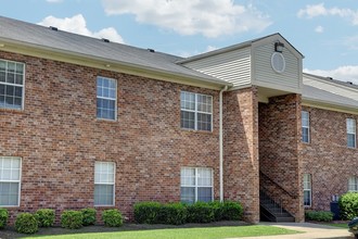 Parkwood Villa in Nashville, TN - Building Photo - Building Photo