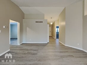 5746 Prestonwood Dr in Indianapolis, IN - Foto de edificio - Building Photo