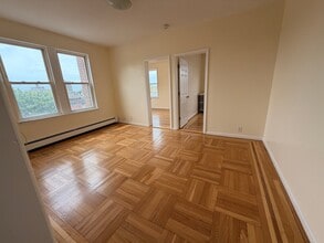 1959 Hobart Ave, Unit 5 in Bronx, NY - Foto de edificio - Building Photo