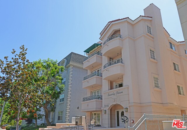 2015 S Beverly Glen Blvd-Unit -402 in Los Angeles, CA - Building Photo - Building Photo