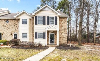 15 Weller Pl in Holmdel, NJ - Building Photo