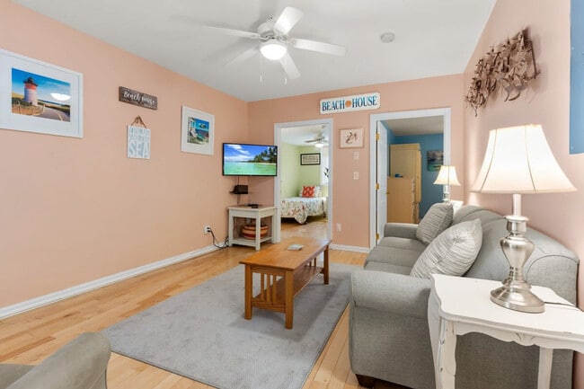 24 Ashworth Ave in Hampton, NH - Building Photo - Building Photo