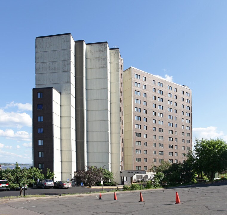 Lenox Place in Duluth, MN - Building Photo