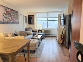 3033 N Sheridan Rd in Chicago, IL - Building Photo