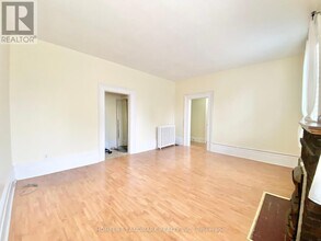 292-292 William St E in Oshawa, ON - Building Photo - Building Photo