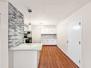 6 Venice St, Unit B3 in Danvers, MA - Building Photo - Building Photo