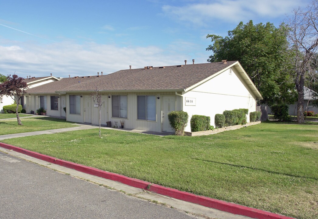 The Summit in Winton, CA - Building Photo