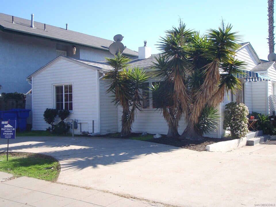 1611 Diamond St in San Diego, CA - Building Photo