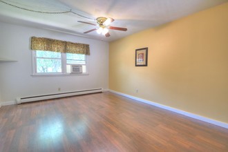 8-UNIT 1-BEDROOM APT BUILDING, CLOSE TO ISU in Normal, IL - Building Photo - Interior Photo