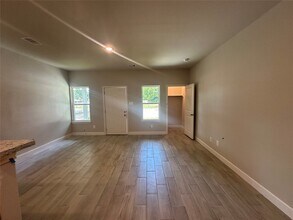 104 Turner Dr in Willis, TX - Building Photo - Building Photo