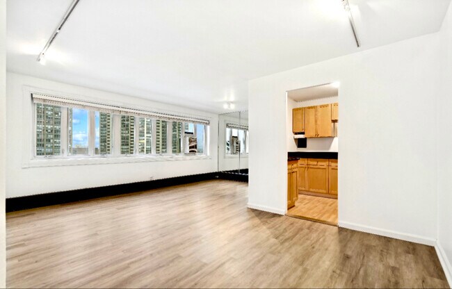 property at 700 W Bittersweet Pl