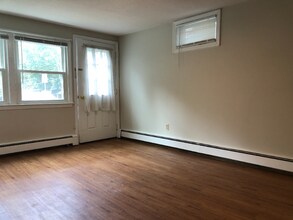 1233 Main St in Holden, MA - Foto de edificio - Building Photo