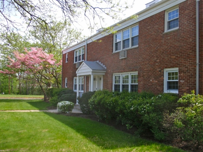 Metuchen Manor in Metuchen, NJ - Foto de edificio