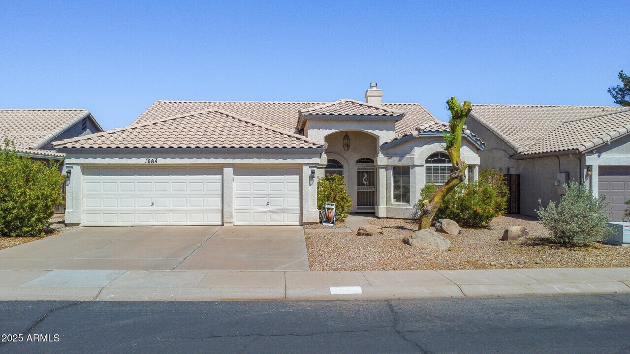 1684 W Merrill Ln in Gilbert, AZ - Building Photo