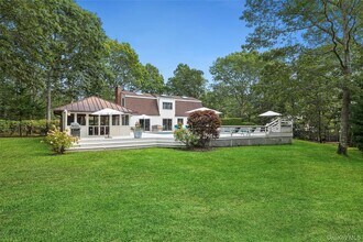 11 Sandown Ct in Wainscott, NY - Building Photo - Building Photo