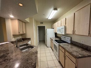 700 Crest Pines Dr in Orlando, FL - Building Photo - Building Photo