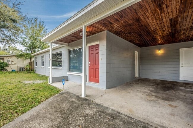 10235 N Fleetwood Dr in Tampa, FL - Building Photo - Building Photo