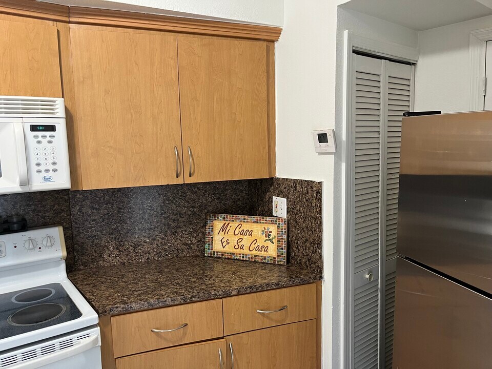 360 NW 58th Ave, Unit Apartment/in law Qtr in Miami, FL - Building Photo