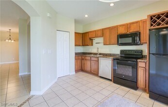 9774 Roundstone Cir in Ft. Myers, FL - Building Photo - Building Photo