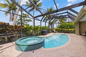 6903 Mauna Loa Ln in Naples, FL - Foto de edificio - Building Photo