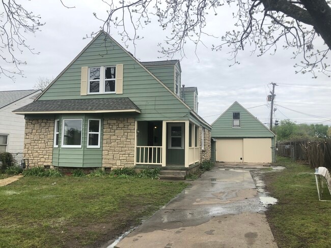 3141 E Admiral Blvd