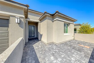 157 Springbough Ln in Las Vegas, NV - Building Photo - Building Photo