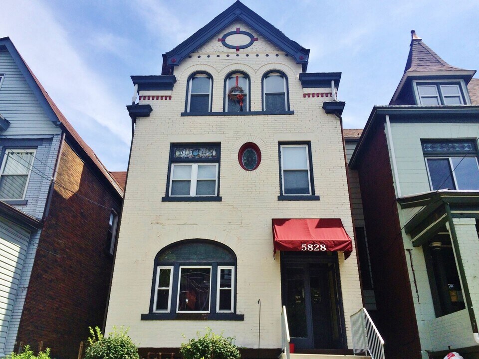 5828 Alder St in Pittsburgh, PA - Foto de edificio