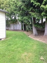 1365 SW Fairway Dr in Waldport, OR - Foto de edificio - Building Photo