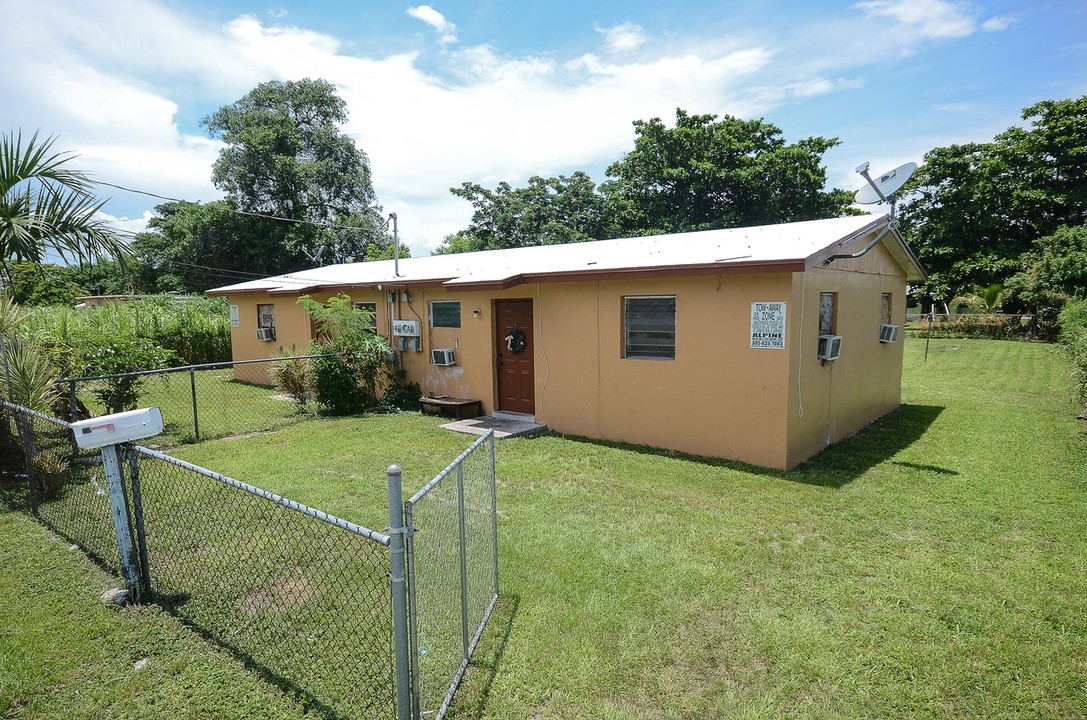 11955 SW 213th St in Miami, FL - Building Photo